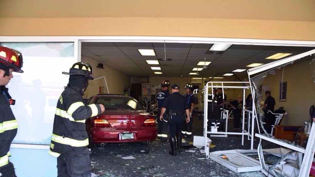 Car crashes into Curves gym in Broomfield